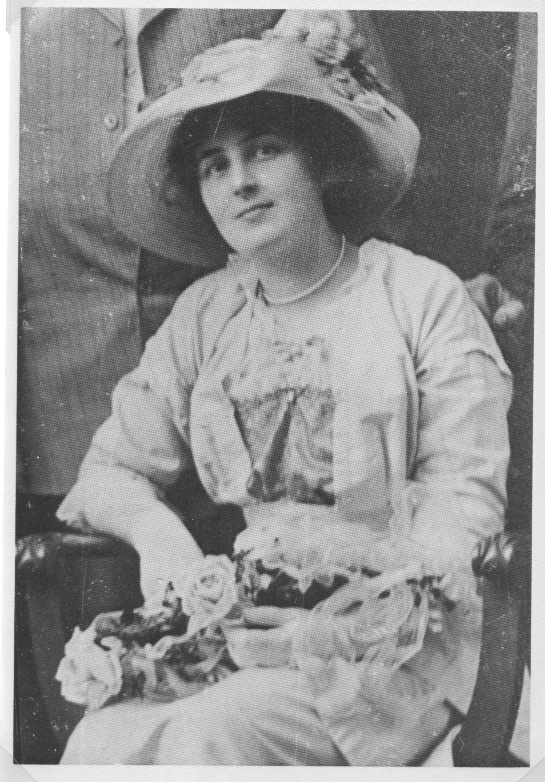 1910 Circa Mary Ellen McGovern 02